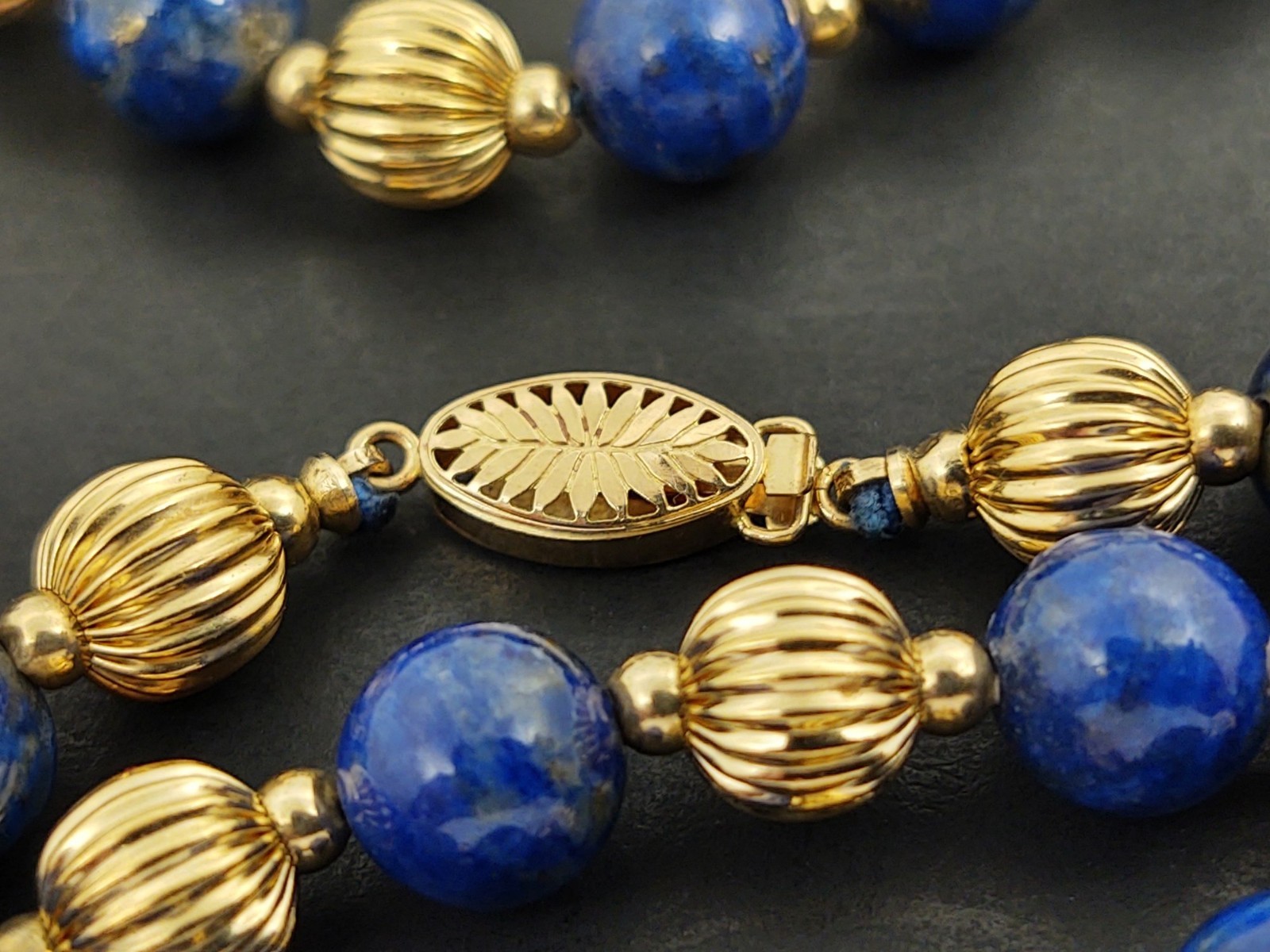 Vintage 14K Gold Natural Lapis Lazuli Ribbed Bead Statement Necklace 26″ 8mm