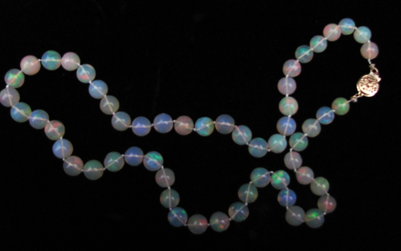 Graduated Strand Opal Bead Necklace 14K Clasp 19.5″