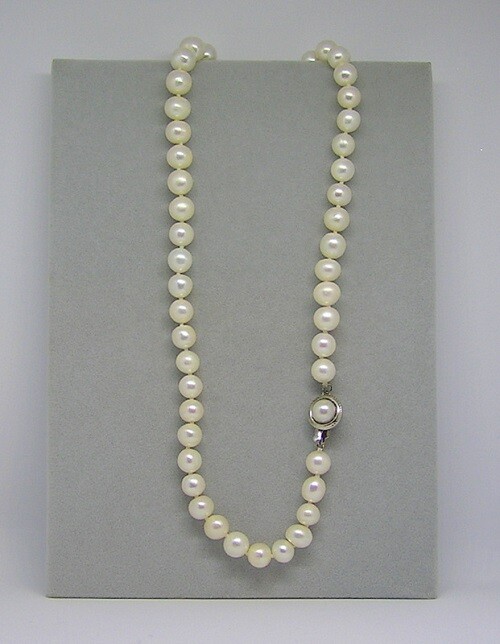 18″ White Freshwater Pearl Strand, 8 – 8.5 mm, 192 Carats