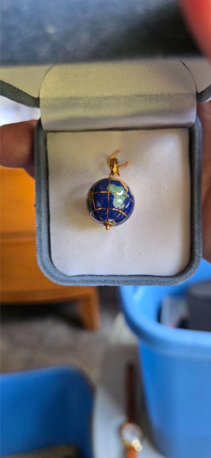 14k yellow gold globe pendant