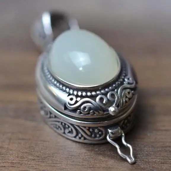 Vintage Sterling Silver Oval Locket Pendant Filigree Scrollwork Natural Stone 92