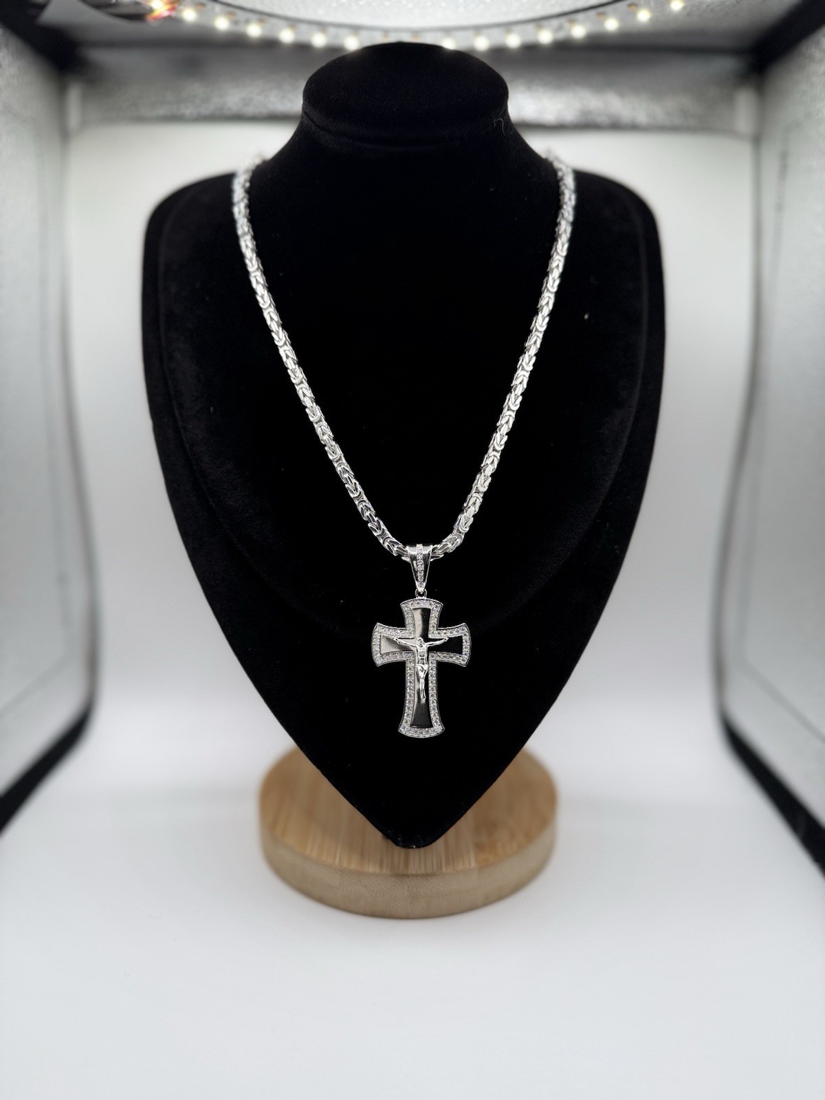 22” 4mm Sq Byzantine Sterling 925 W a Moissanite 925 Cross Pendant