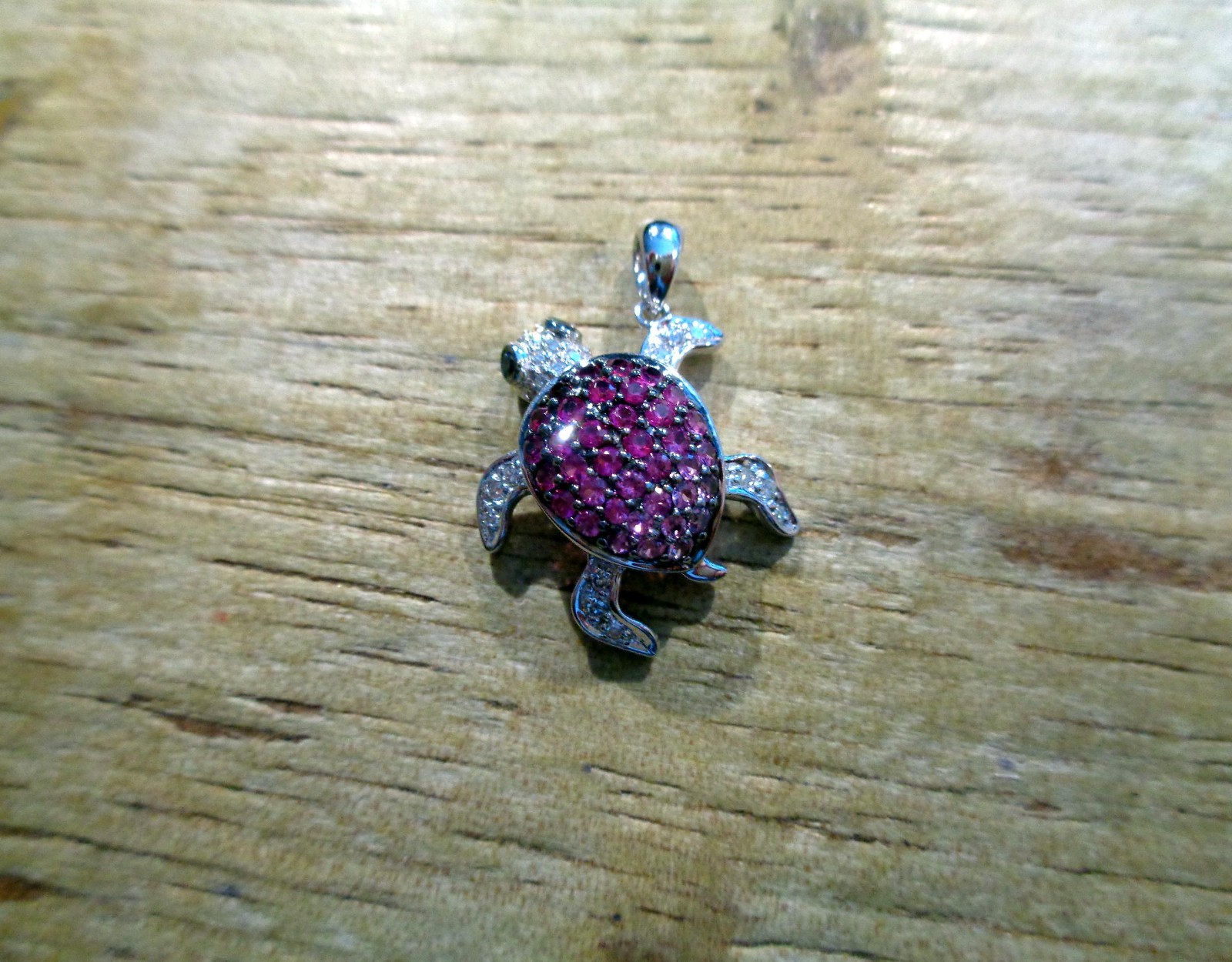 20MM 14K WHITE GOLD 0.87CTS RUBY SAPPHIRE 0.18CT DIAMOND HAWAIIAN TURTLE PENDANT