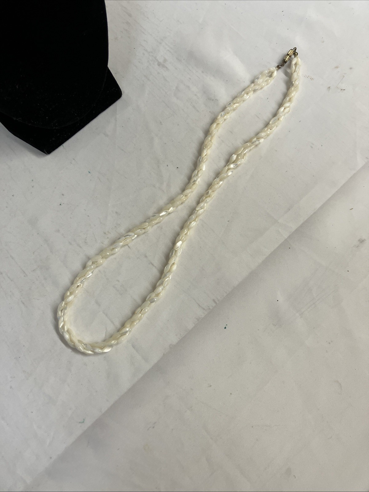 3 Strand Braided White Oval Bead Necklace W/screw Clasp Very Good Preowned