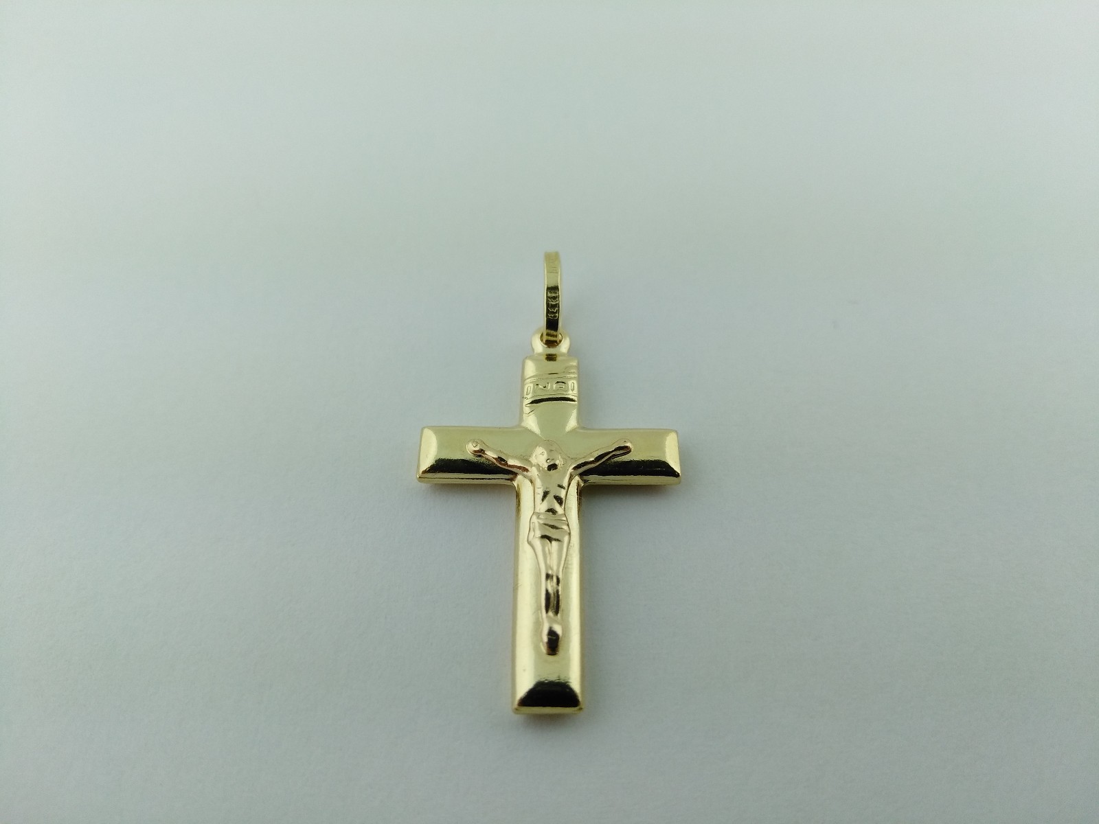 14K Solid Gold Italian Cross Pendant.Very elegant Very Good Price 1.7 grams
