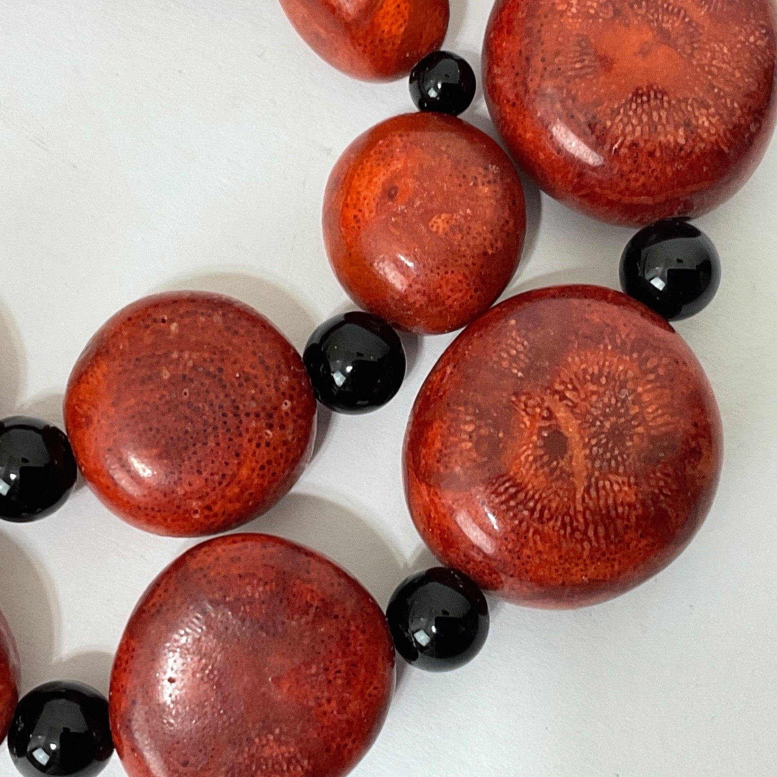 Desert Rose Trading Red Sponge Coral Black Onyx Graduating Bead Necklace 16-19”