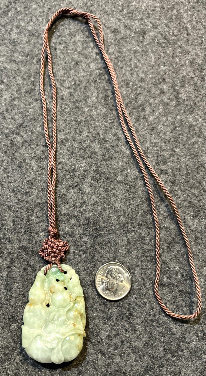 Vintage Chinese Old Green Carved Jadeite Jade Multiple Gourds Pendant Necklace