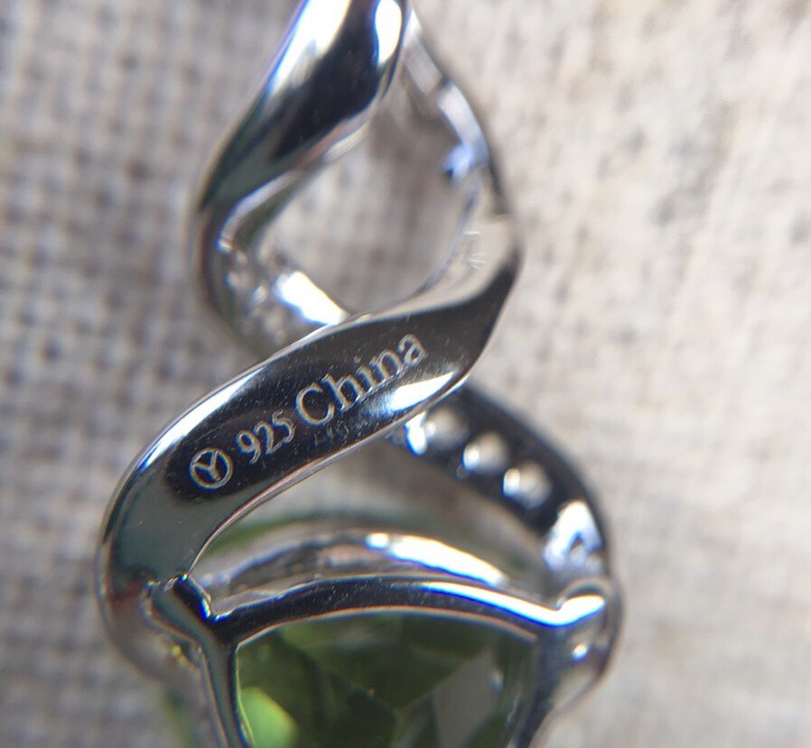 New 2.5 CTW Trillion Peridot & White Zircon Sterling Silver Pendant Necklace 925