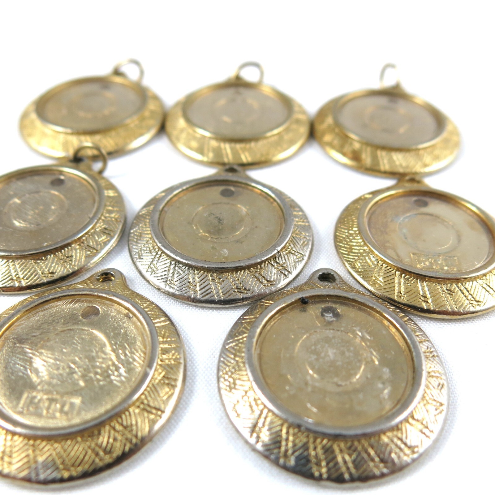 (8)Vintage Round Picture Frame Photo Charm Pendant w/ Plastic Protective Cover