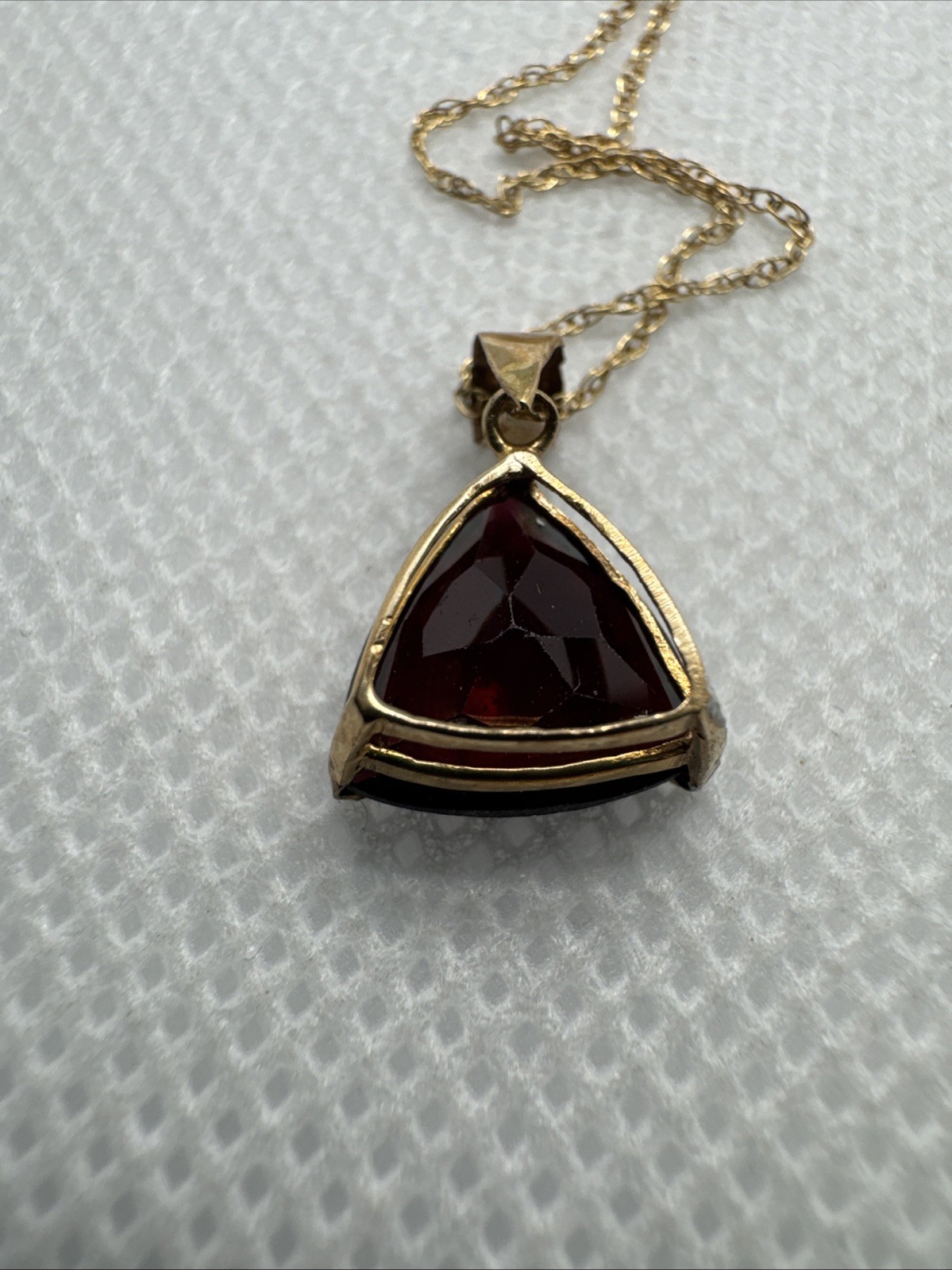 10K Yellow Gold Dark Red Trillion Cut Garnet Triangle Pendant Necklace 18”
