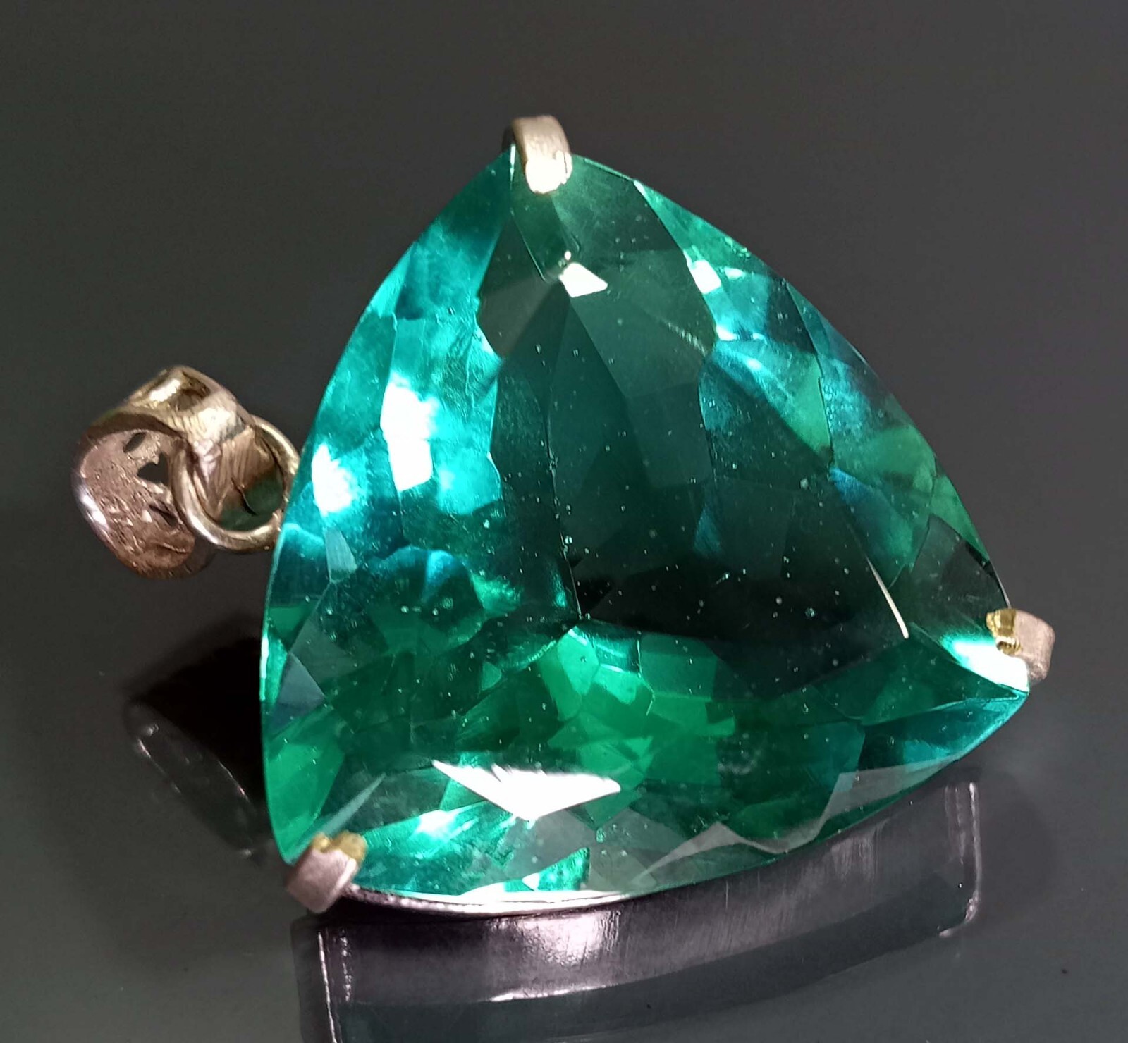 Pendant Green Topaz EGL Certified Trillion Cut 92.20 Ct Natural Gemstone PD037