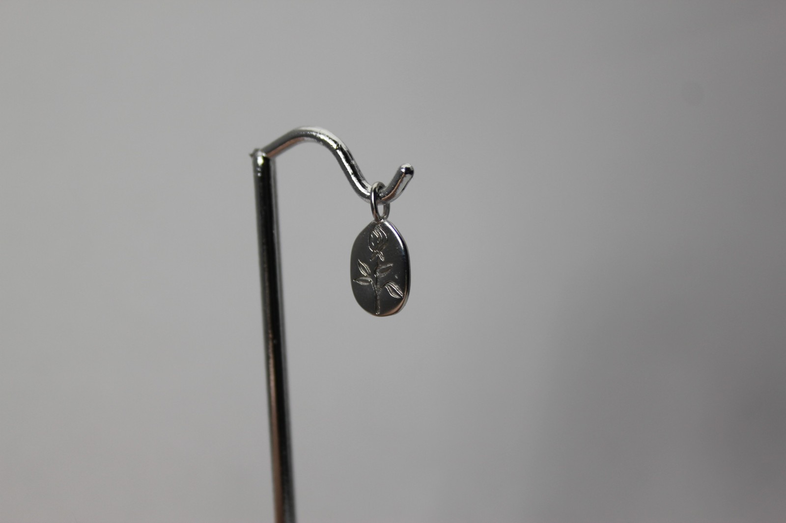 925 Sterling Silver Rose Engraved Small Oval Pendant 0.7 Grams (PEN10462)