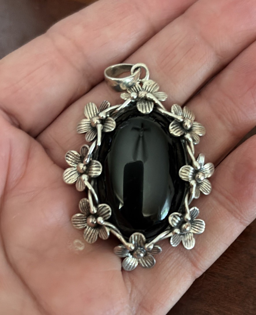 Estate Find Thailand Sterling Silver 925 Black Onyx Pendant Flowers 17.5gm