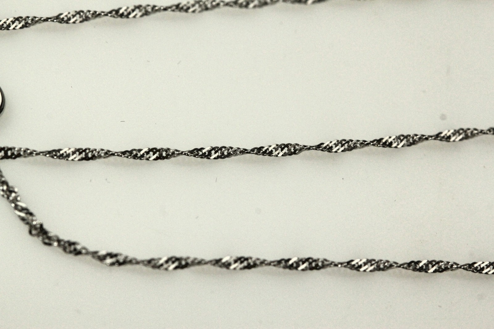 10K White Gold Diamond Solitaire 0.17 CTTW on a 18″ Twisted Chain 1.6 G(NEC4993)