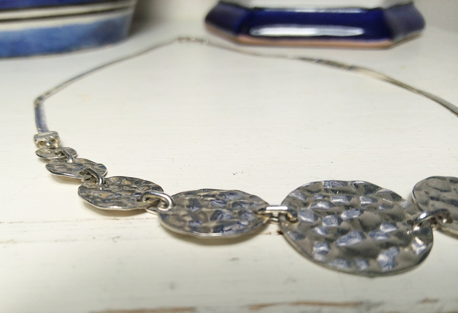 Sterling Silver 925 Hammered Graduated Disc Necklace Herringbone Chain 15″
