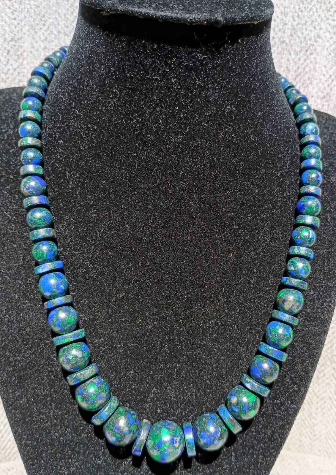 JAY KING DEEP ROYAL BLUE AND GREEN GRADUATED BEAD NECKLACE 18″ W/3″ EXTENDER