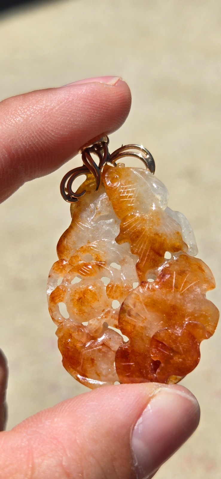 Vtg 14k Gold 13.56 Gr Carved Orange to White Semi Jade Koi Fish Lily Pad Pendant
