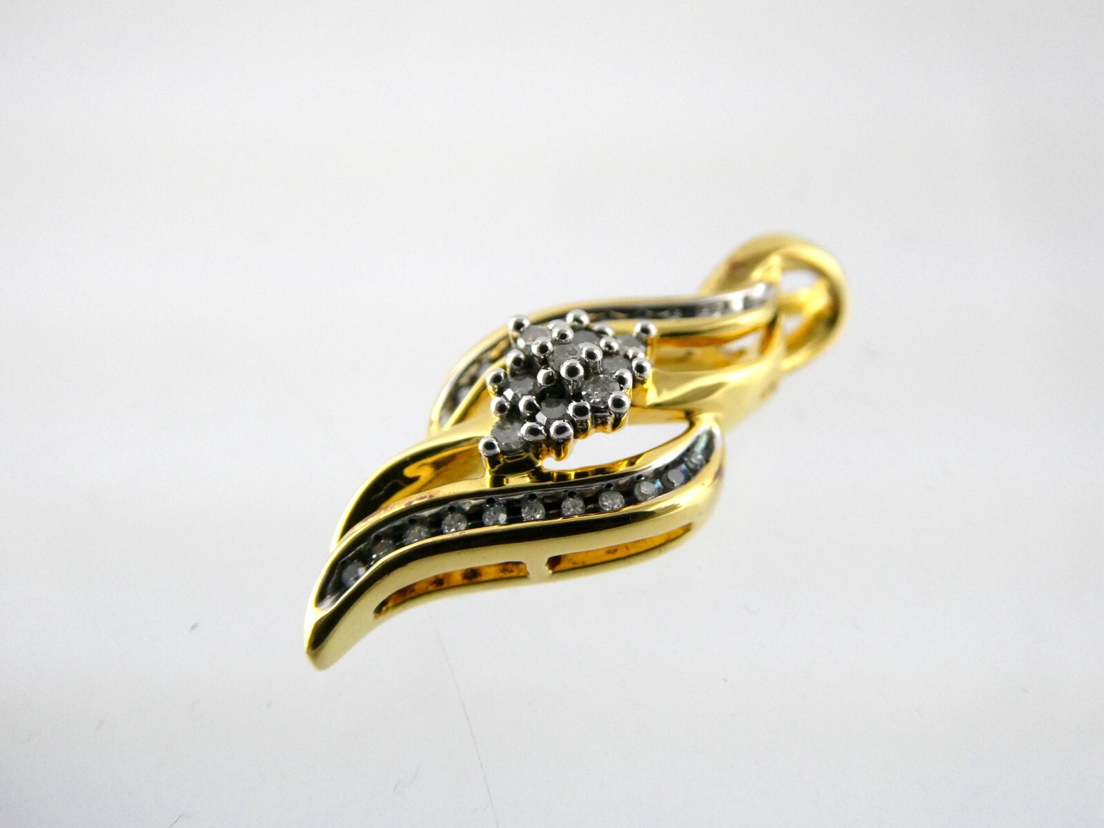 SUN Gilded Sterling Silver Natural Tiny Diamond Studded Pendant 925 1.9g 7/8 In