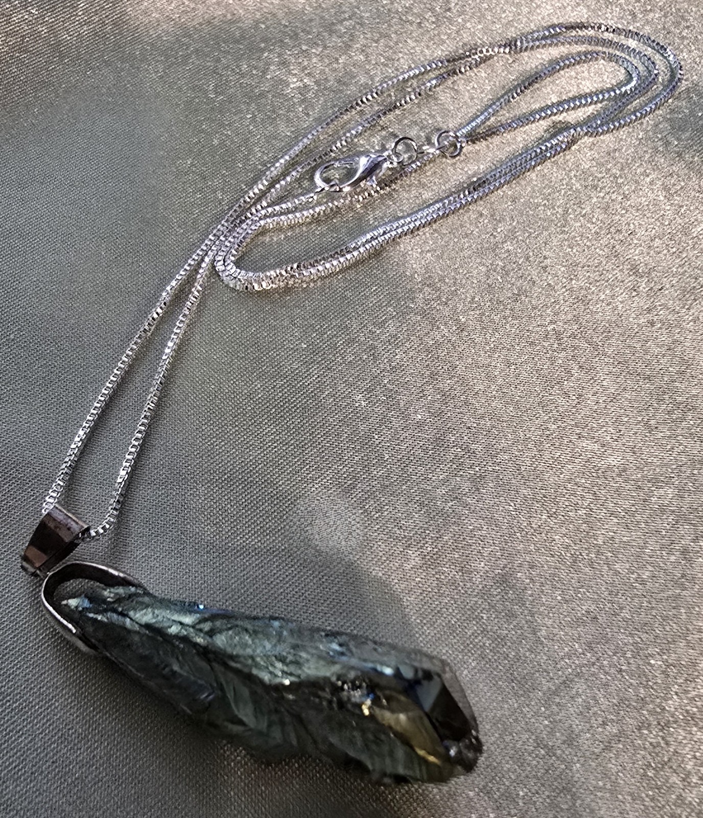 Sterling Silver .925 Box Chain Necklace 20″ w/Crystal Freeform Pendant (M26-65)