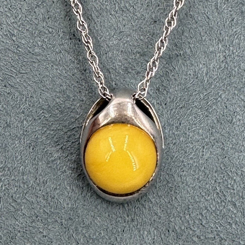 925 sterling silver necklace egg yolk cabochon amber? plastic 19”