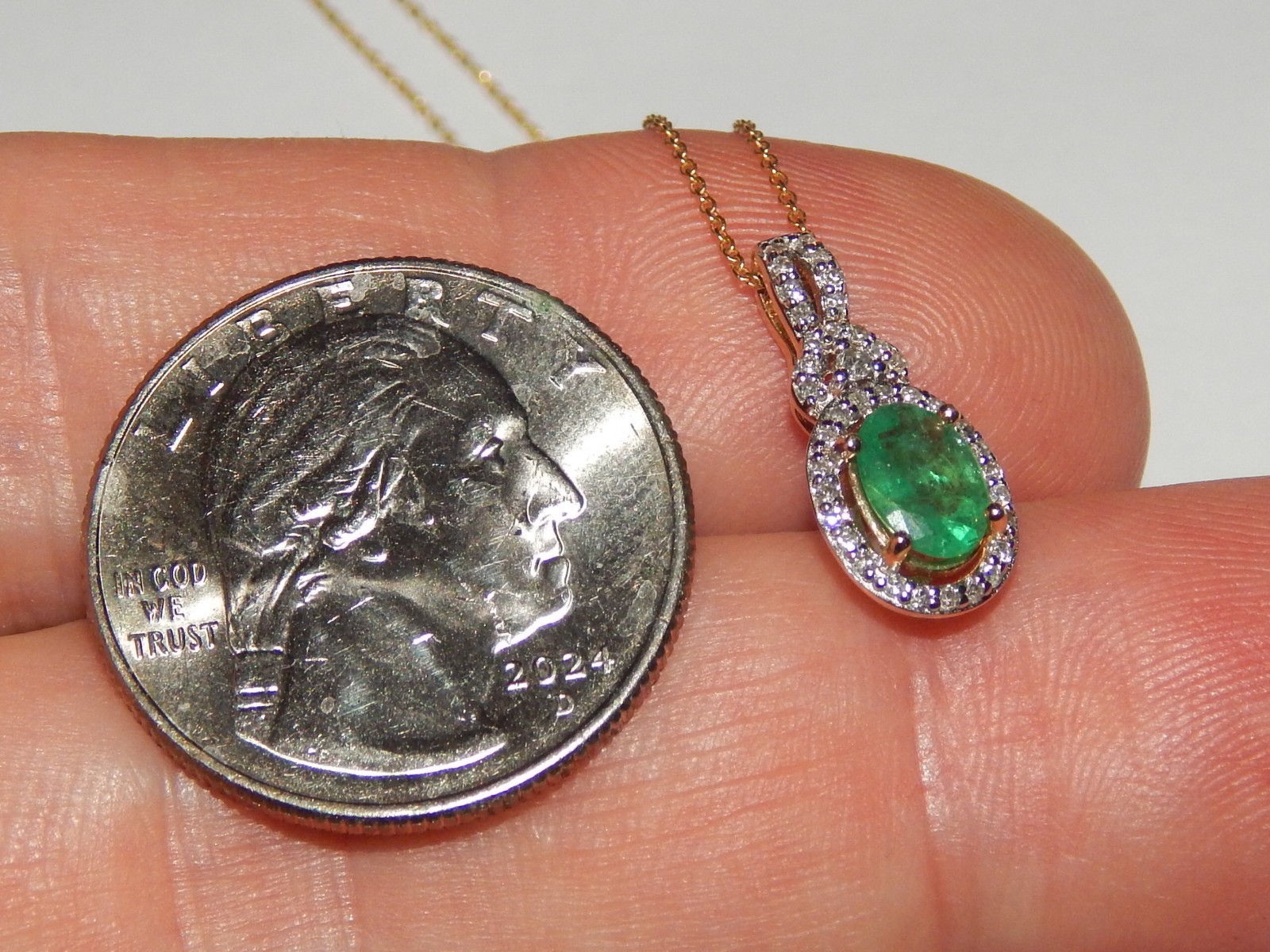 14K YELLOW GOLD EMERALD & DIAMOND 7/10th INCH PENDANT NECKLACE 18 INCH LONG