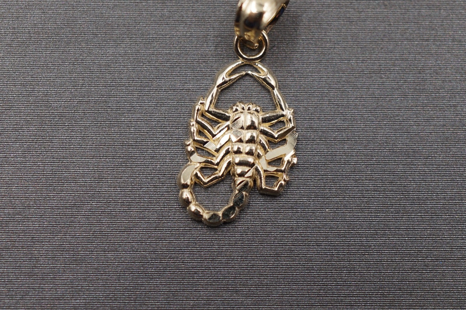 10K Solid Yellow Gold 0.75″ Tiny Diamond Cut Scorpion Charm Pendant.