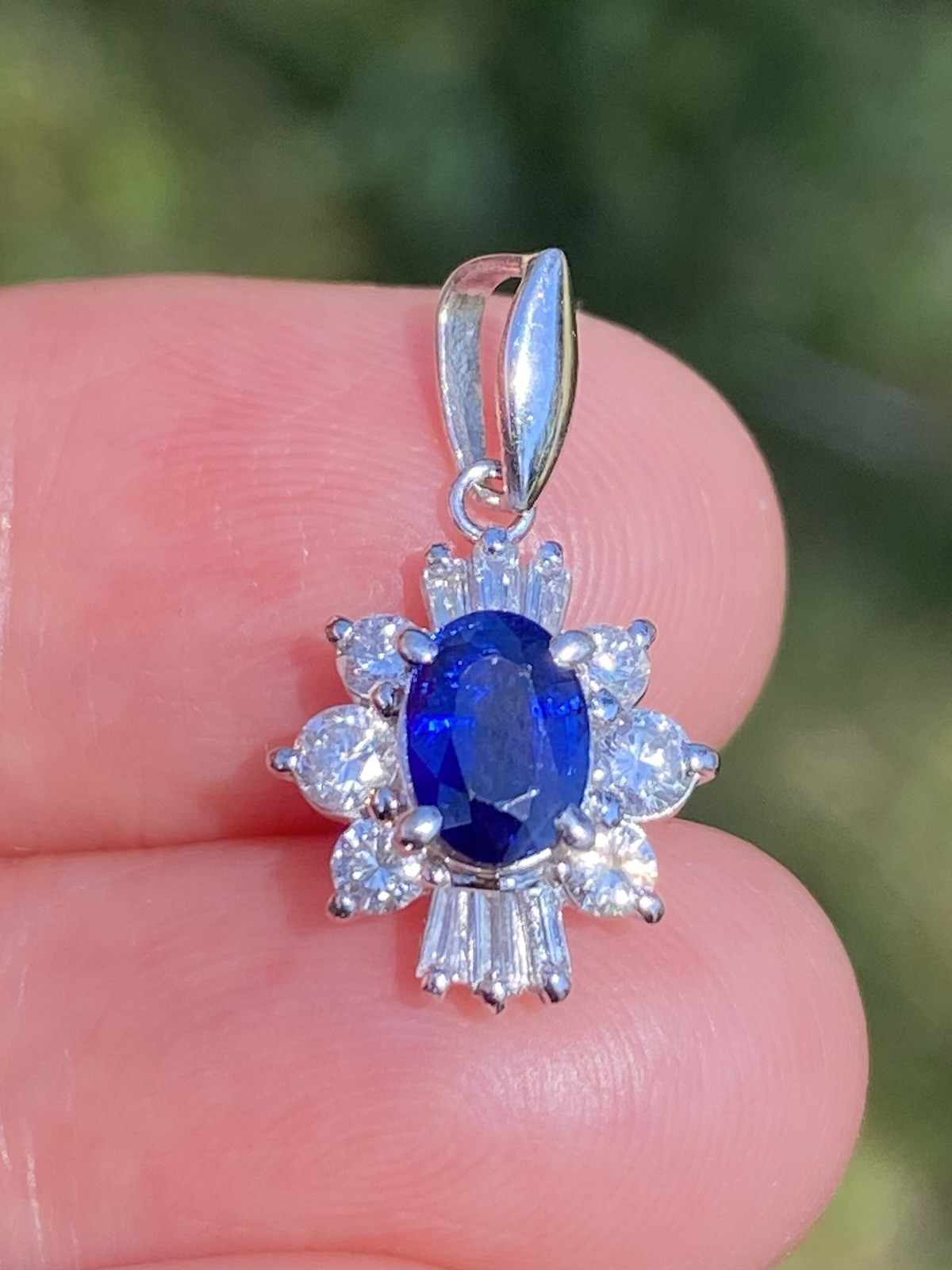 Beautiful 1.16CTW 100% Natural Quality Sapphire & VS Diamond Platinum Pendant
