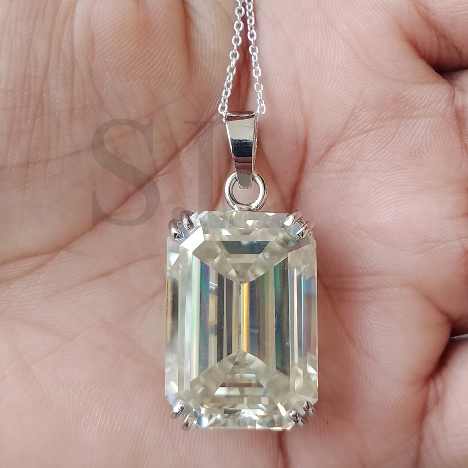 Delicate 14.5 Ct Emerald Cut Lab Grown Solitaire Drop Pendant in 925 Silver