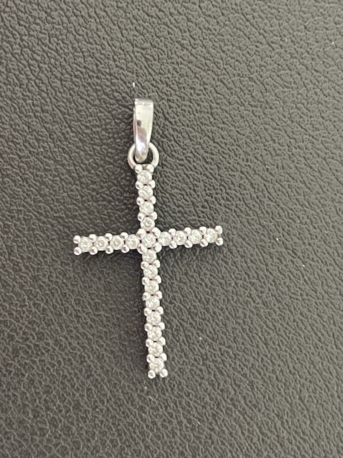 18KT White Gold 0.20CTW Diamond Cross Pendant (L44)