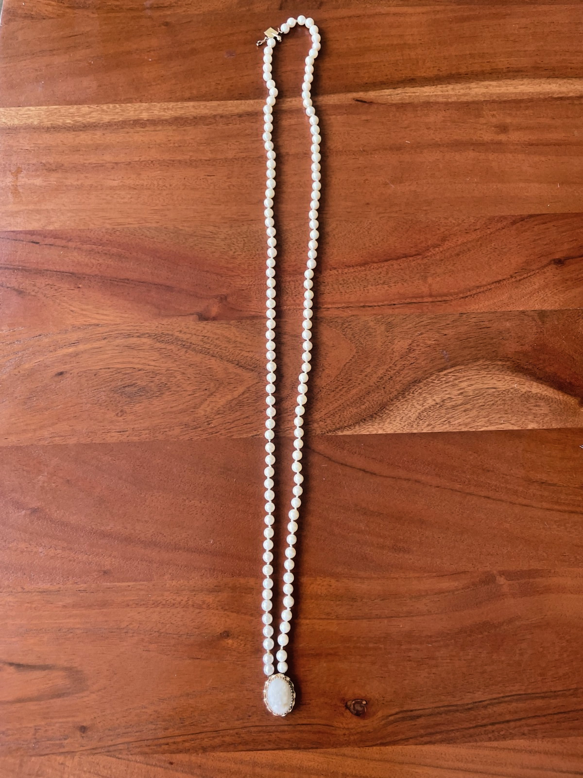 Vintage 14K yellow gold cultured pearl hand-knotted cameo necklace