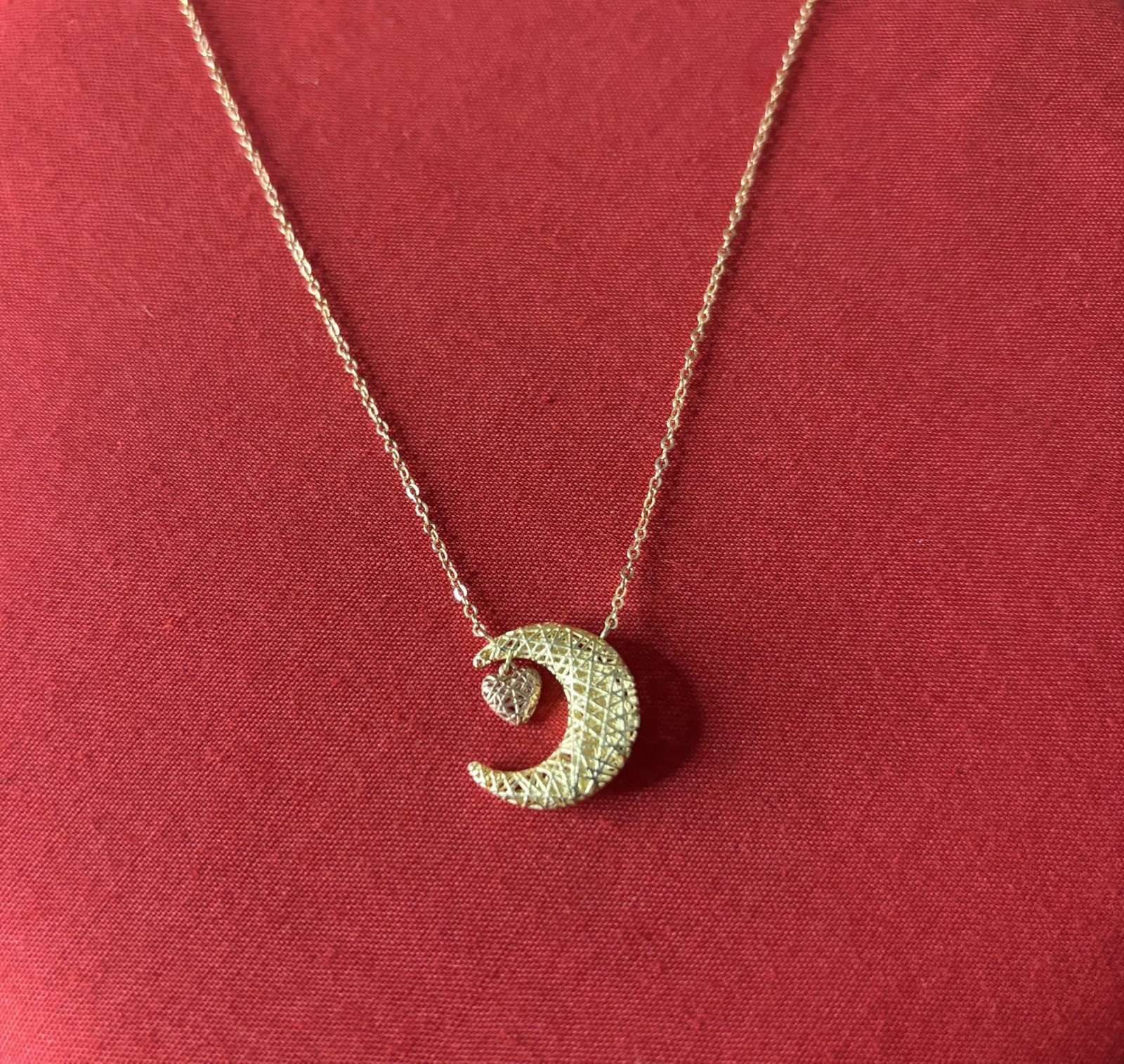 10K SOLID YELLOW GOLD 3D MOON & ROSE HEART PENDANT ON CABLE CHAIN NECKLACE.