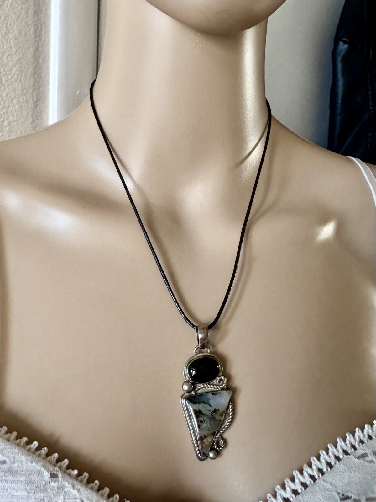 Sterling Silver 925 Sunrise Vintage Agate & Onyx Pendant 2″ W Black Cord