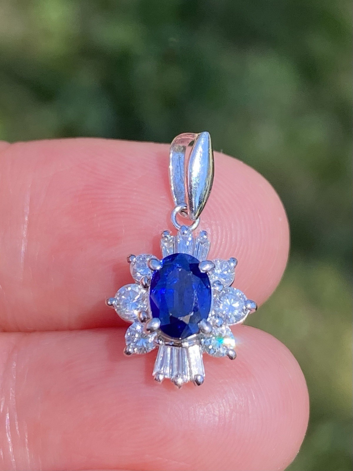 Beautiful 1.16CTW 100% Natural Quality Sapphire & VS Diamond Platinum Pendant