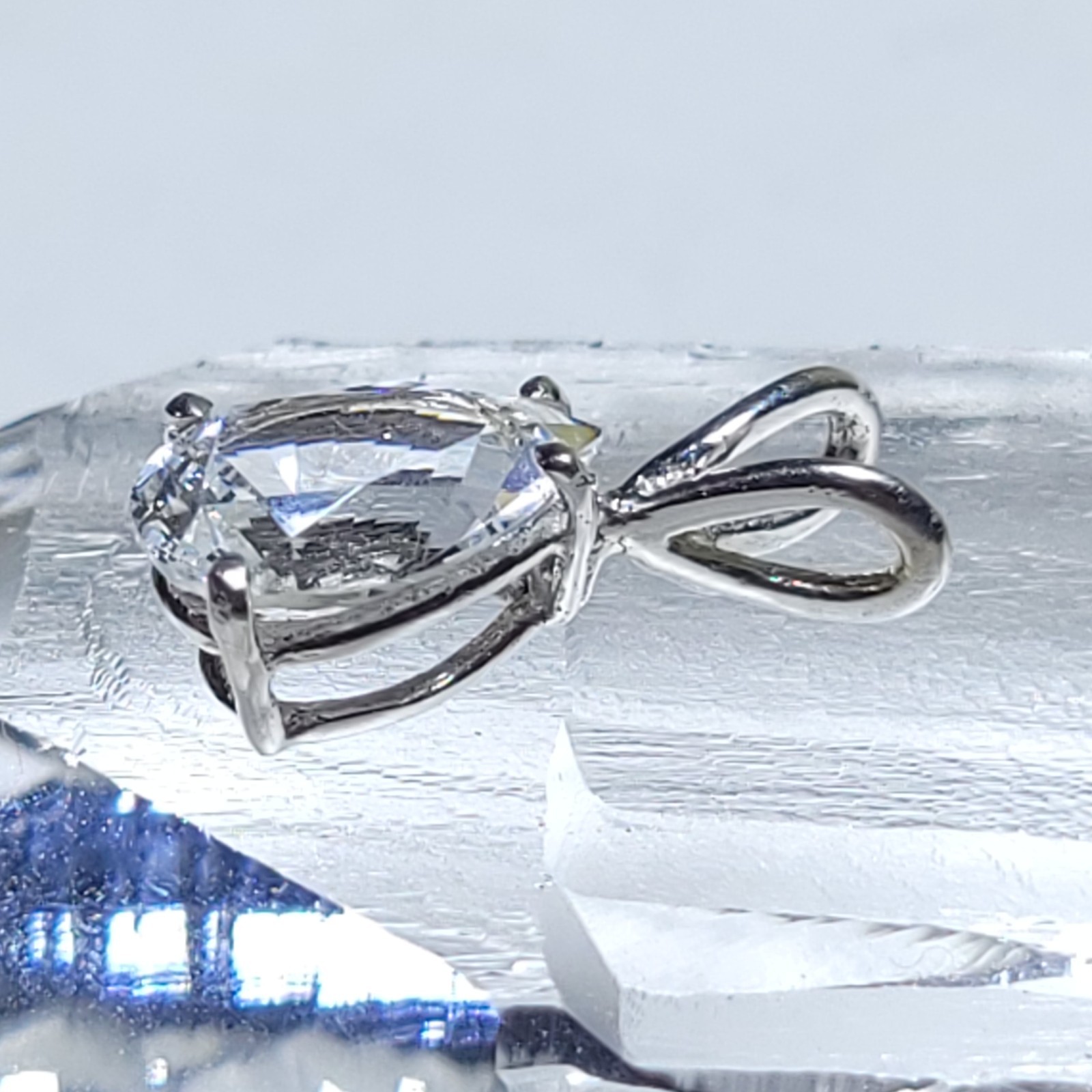 12k White Gold Pendant Clear Stone Small Charm 1.5cm Long 12 Karat 1.0g Total