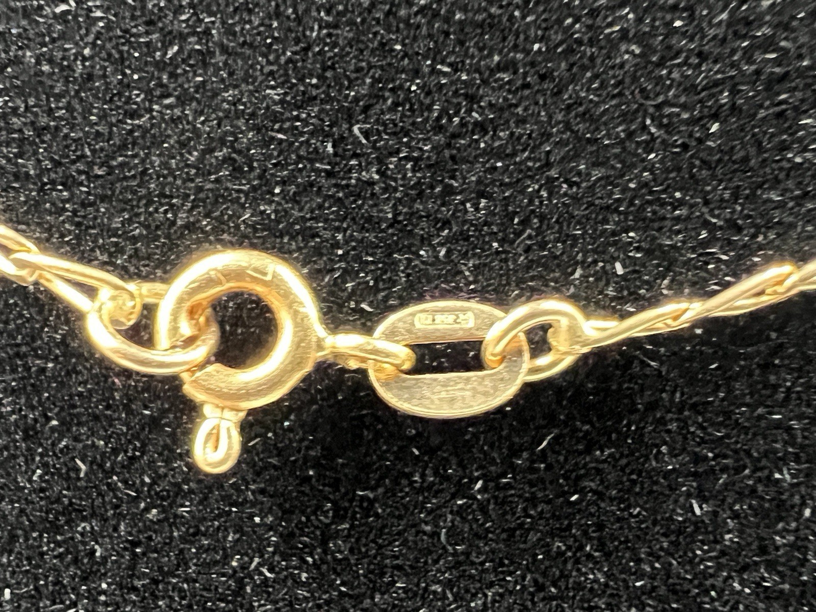 18k Yellow Gold Oval Long Link Curb Chain Necklace 17.5 In. 2mm Italy 3.4 Grams