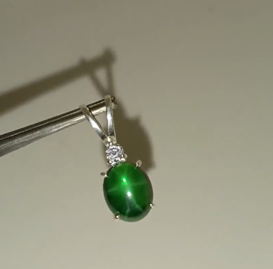 Natural Oval Cut 6 Rays Star Green Sapphire Gemstone 925 Sterling Silver Pendant