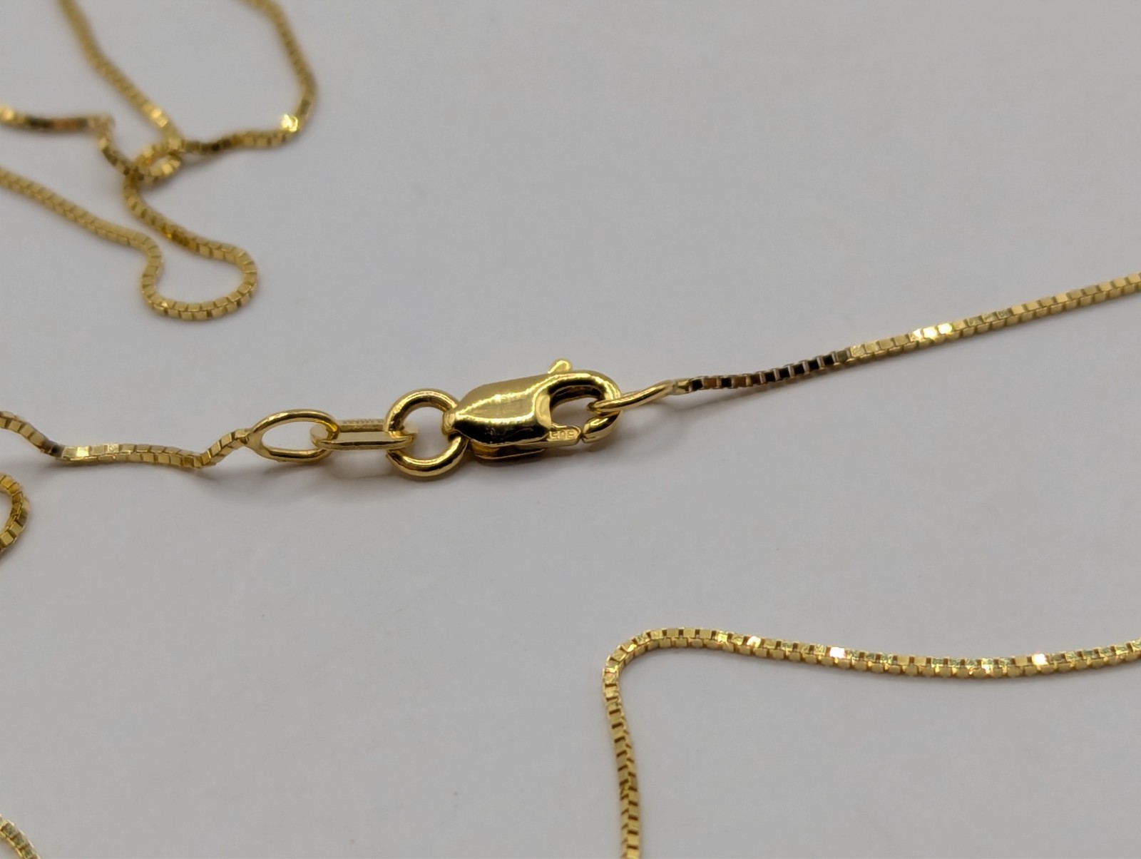 14k Adjustable box chain 16-18″ .6mm with lobster Milor brandclasp