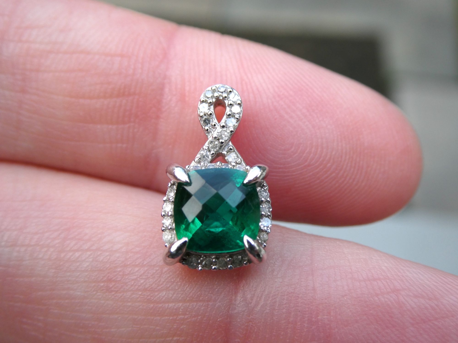 SR Designer Sterling Silver Lab Created Emerald and Diamond Pendant 1.4g 5/8 In
