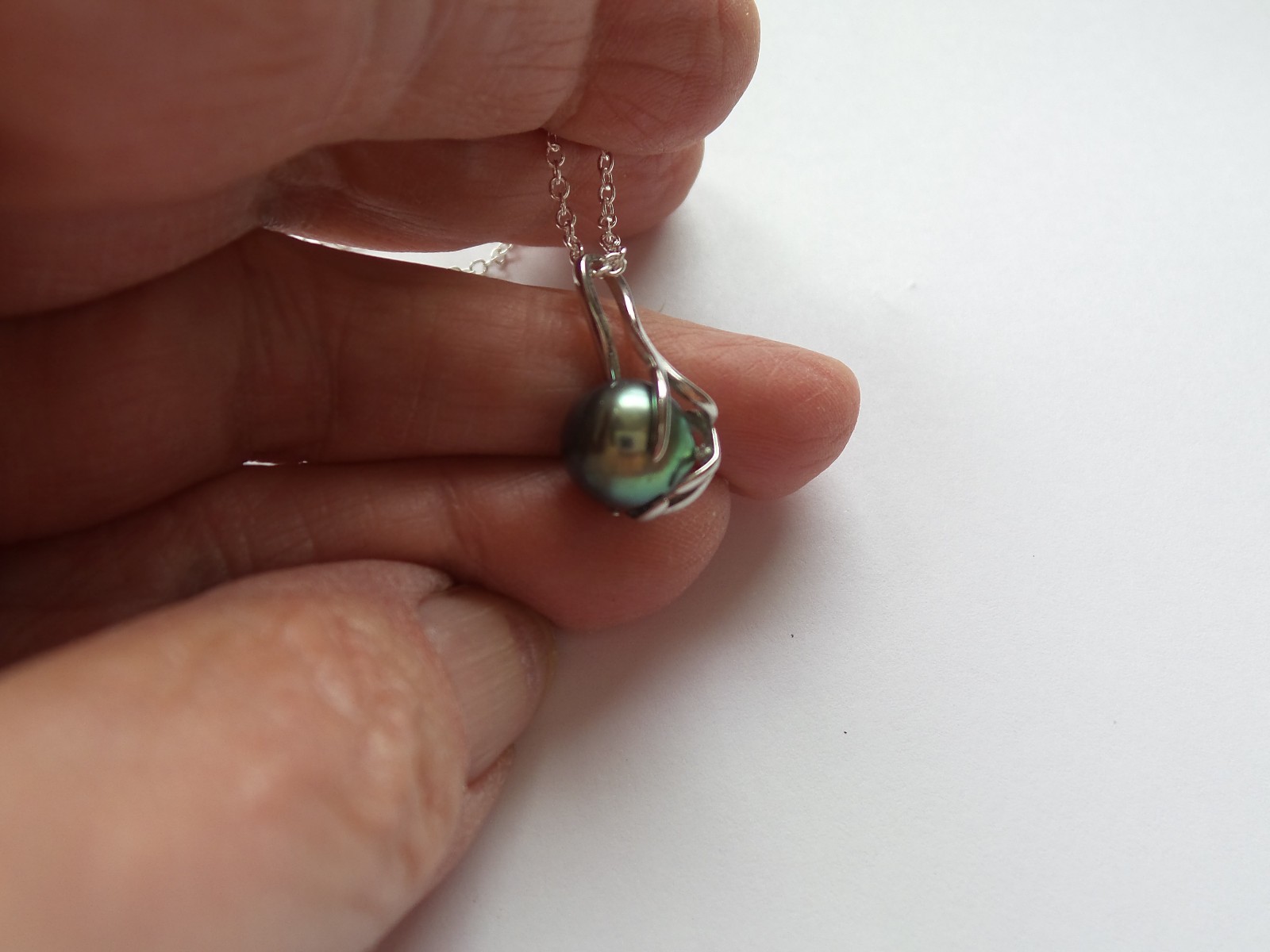 RARE TAHITIAN GREEN BLUE PEARL NECKLACE
