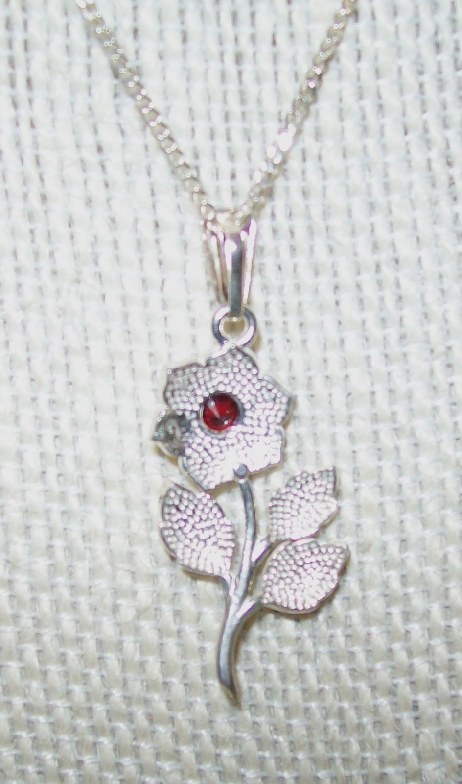 Vtg Sterling Silver Marked 925 Flower Pendant with Red Center Stone on 18″ Chain
