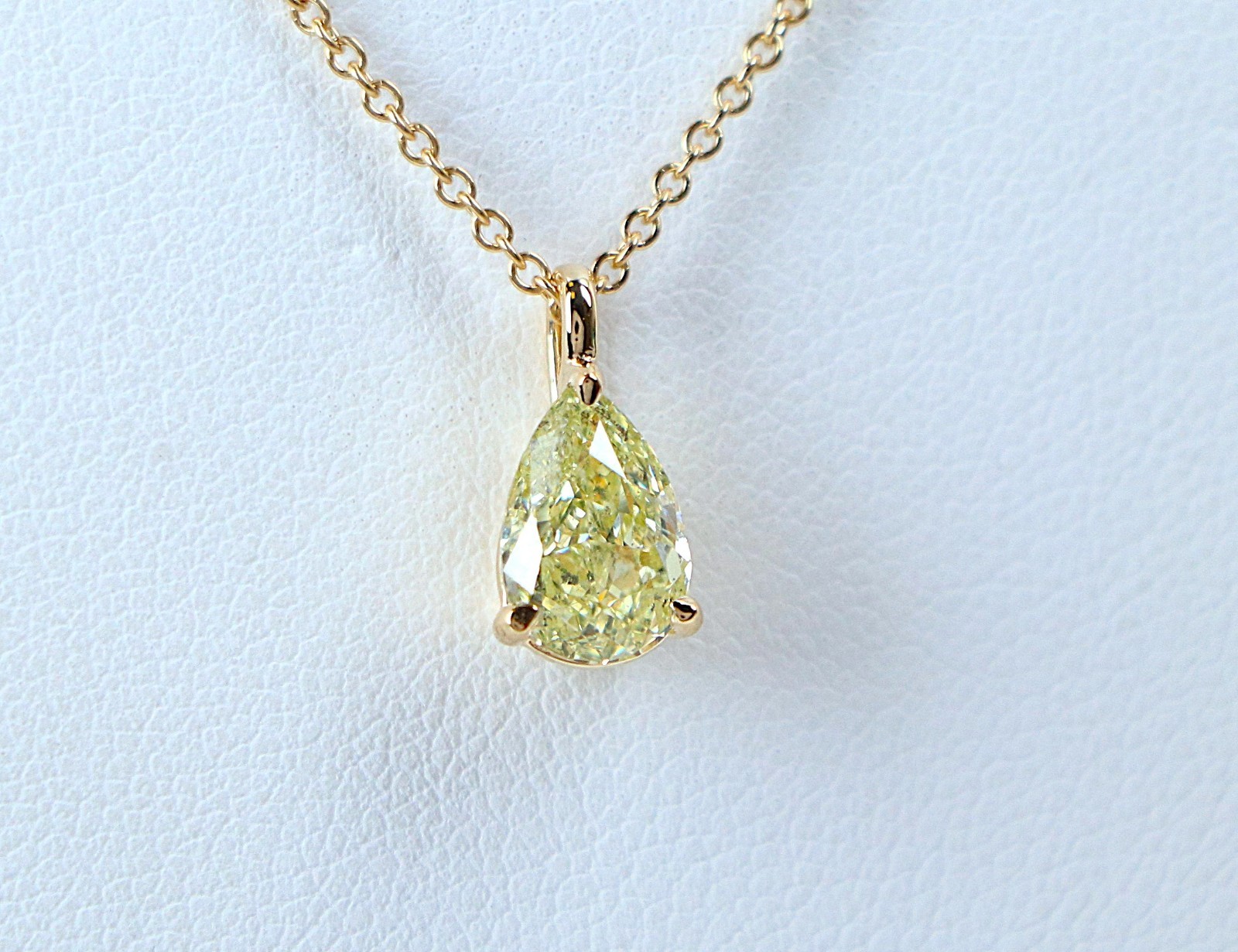 $11500 18k Yellow Gold GIA 1.17 Fancy Light Yellow Pear Diamond Pendant Necklace