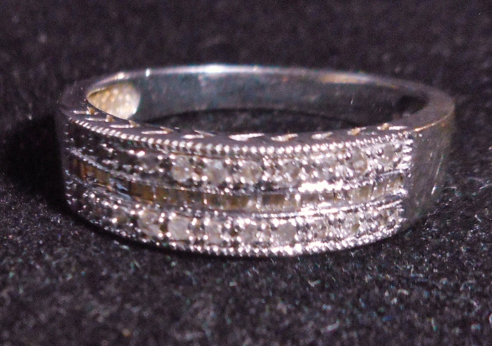10k SOLID WHITE GOLD RING Small Diamonds 2.58 GRAMS SIZE 7 TESTED