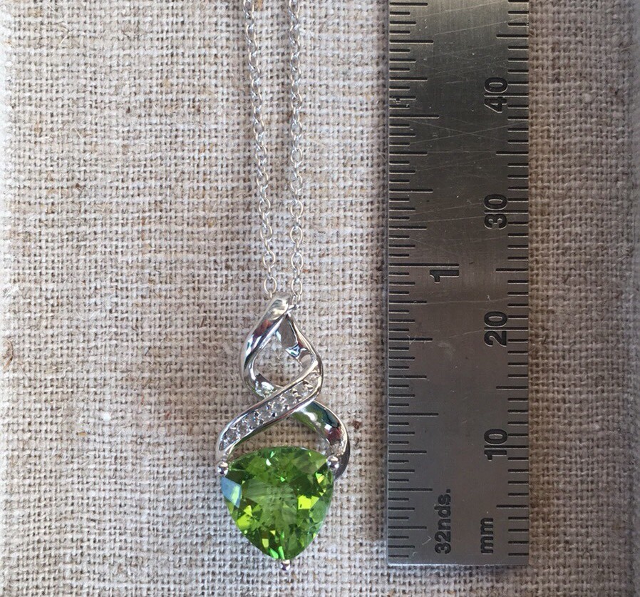 New 2.5 CTW Trillion Peridot & White Zircon Sterling Silver Pendant Necklace 925