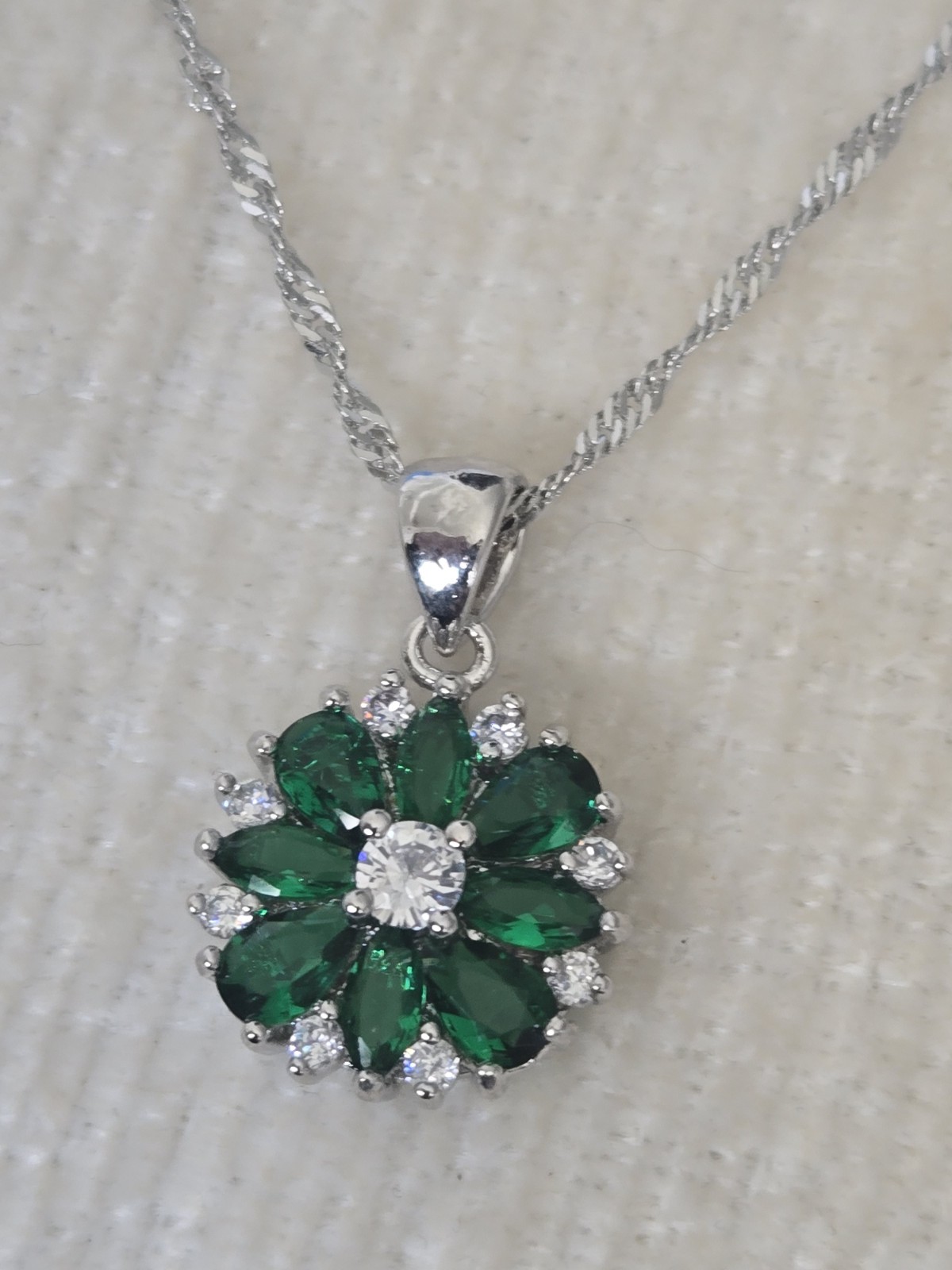 Green & White Crystal Sterling Silver Flower Necklace. 20″. Adjustable UK Seller