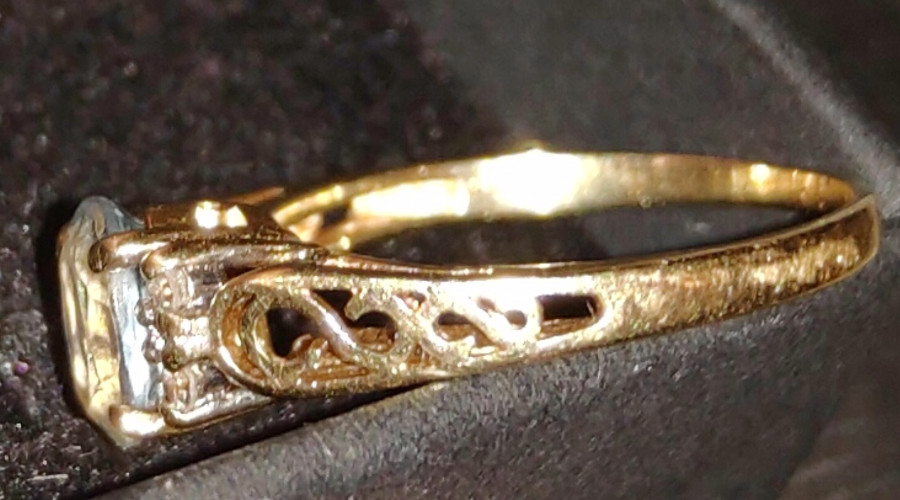 Vintage 14k Solid Gold filigree Auqamarine Ring with diamond accentt