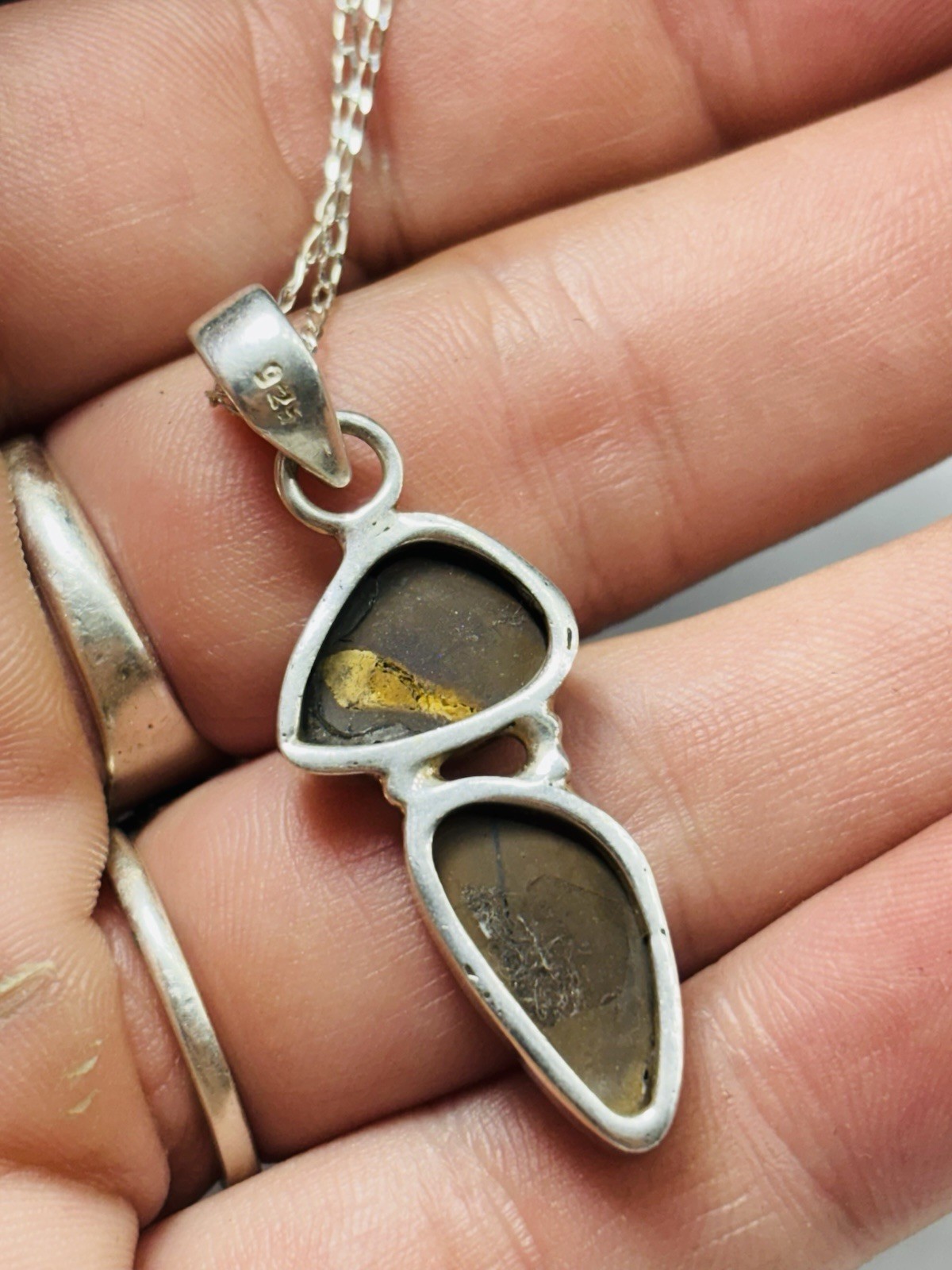 High quality australian opals pendant with silver mount and chain