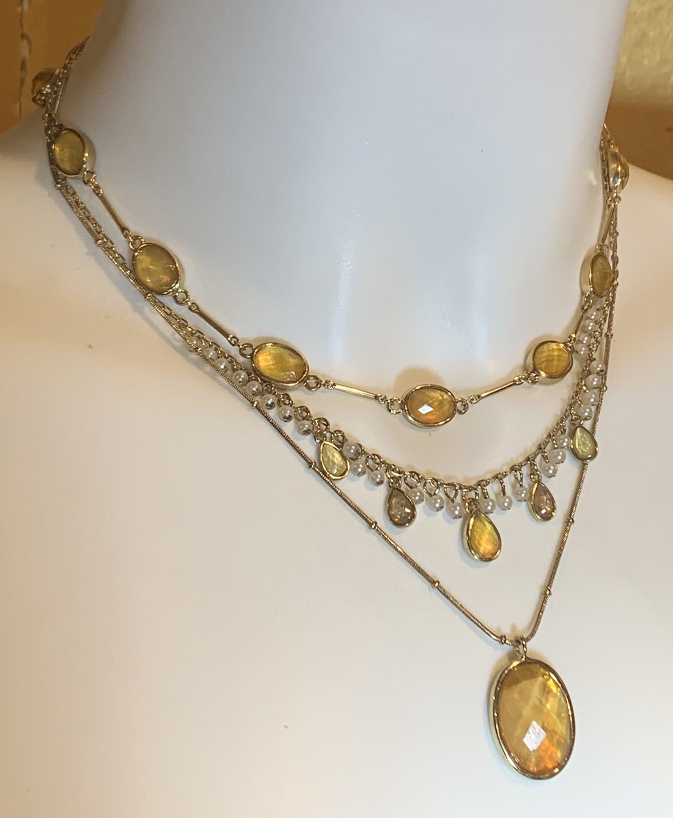 VINTAGE GOLD TONE FACTED PLASTIC BEADED DANGLE PENDANT NECKLACE