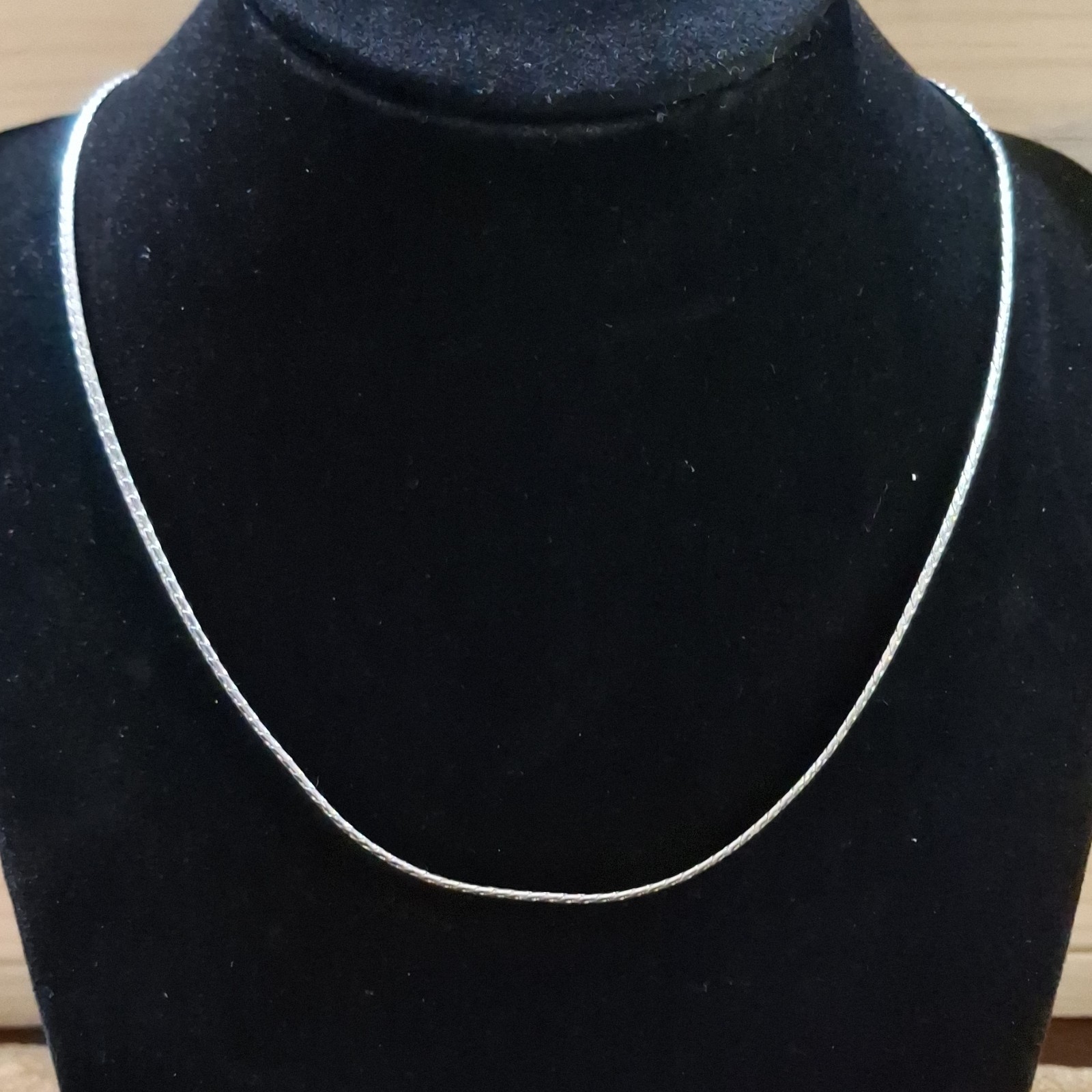 Silver Tone Snake Chain Necklace Metal Fashion Jewelry No Stone Chain Style