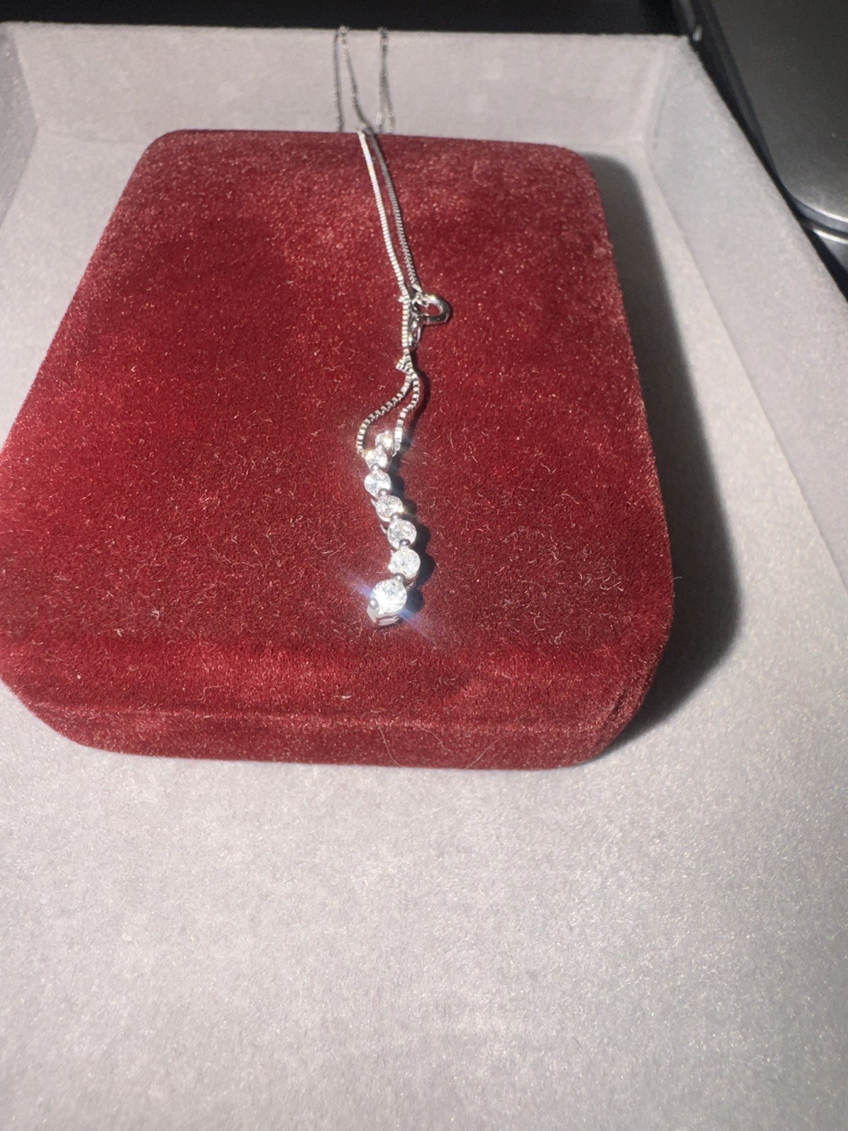 Helzberg Diamonds 10K White Gold 1/4 ct TW Round Diamond Journey Pendant