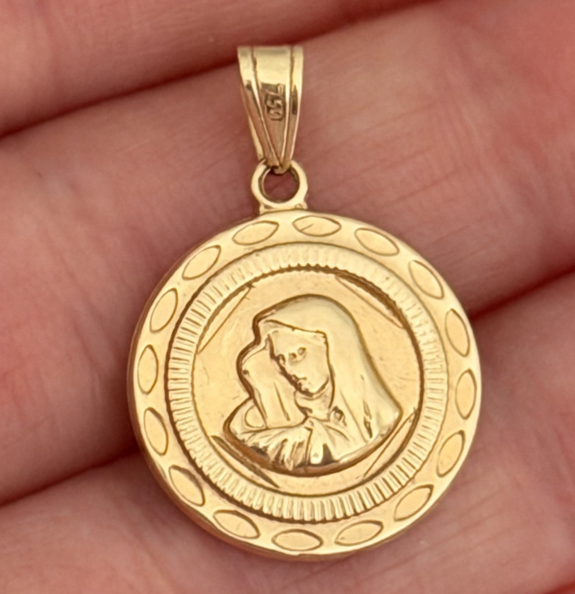18K Yellow Gold Madonna Mother Mary Religious Medal Charm Pendant Vtg Reversible